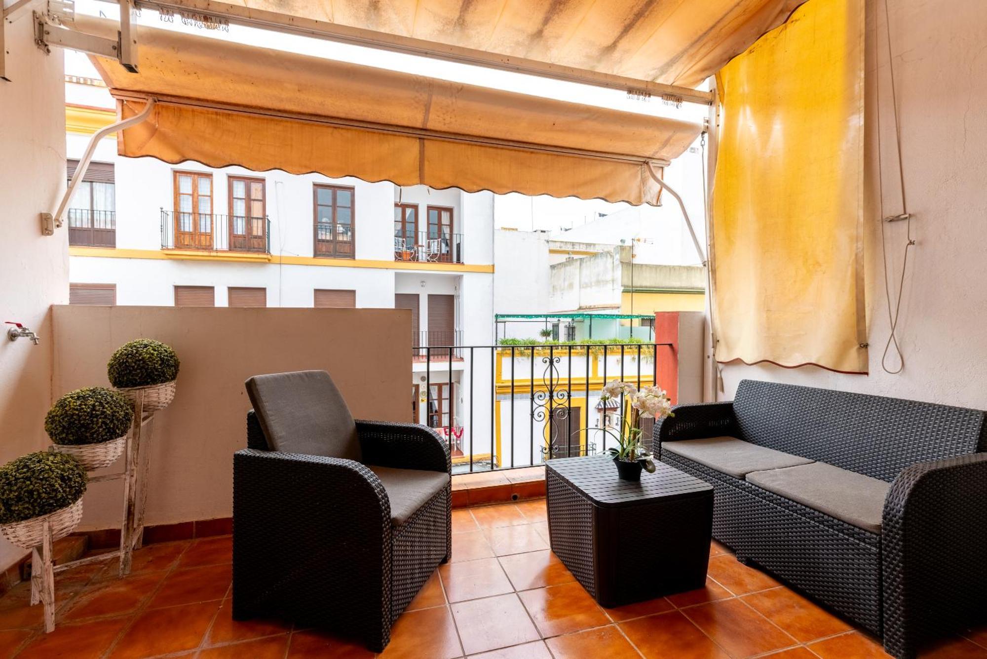 Aoa Casa Triana Familiar Con Terraza Apartment Seville Luaran gambar