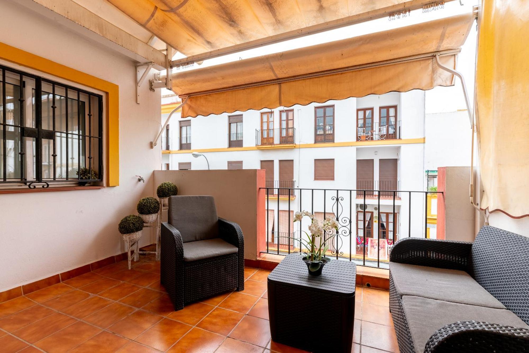 Aoa Casa Triana Familiar Con Terraza Apartment Seville Luaran gambar