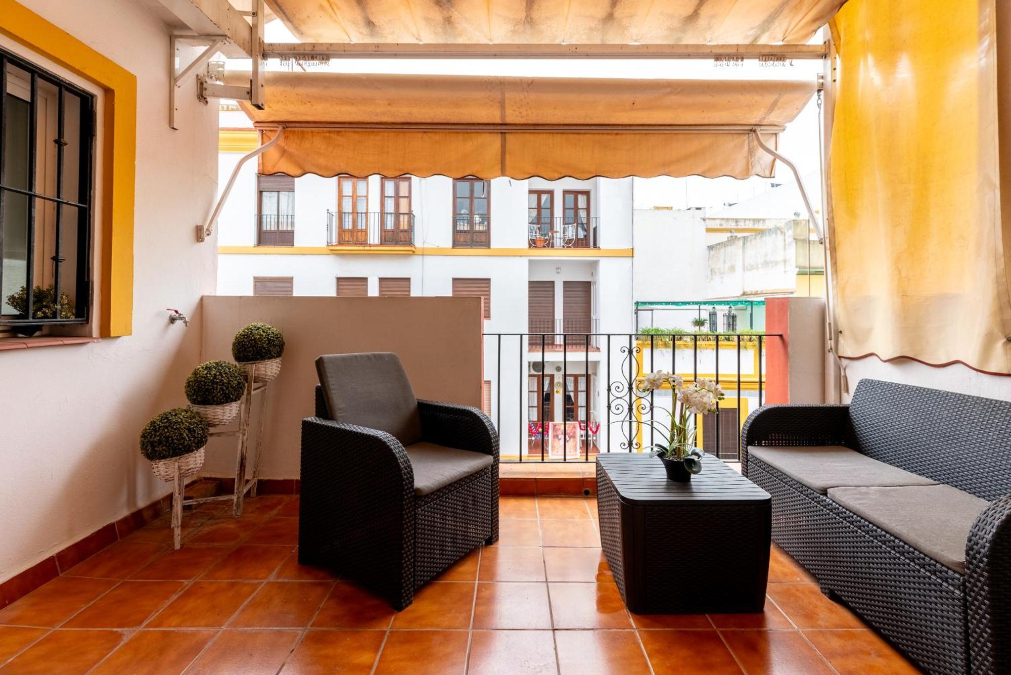 Aoa Casa Triana Familiar Con Terraza Apartment Seville Luaran gambar